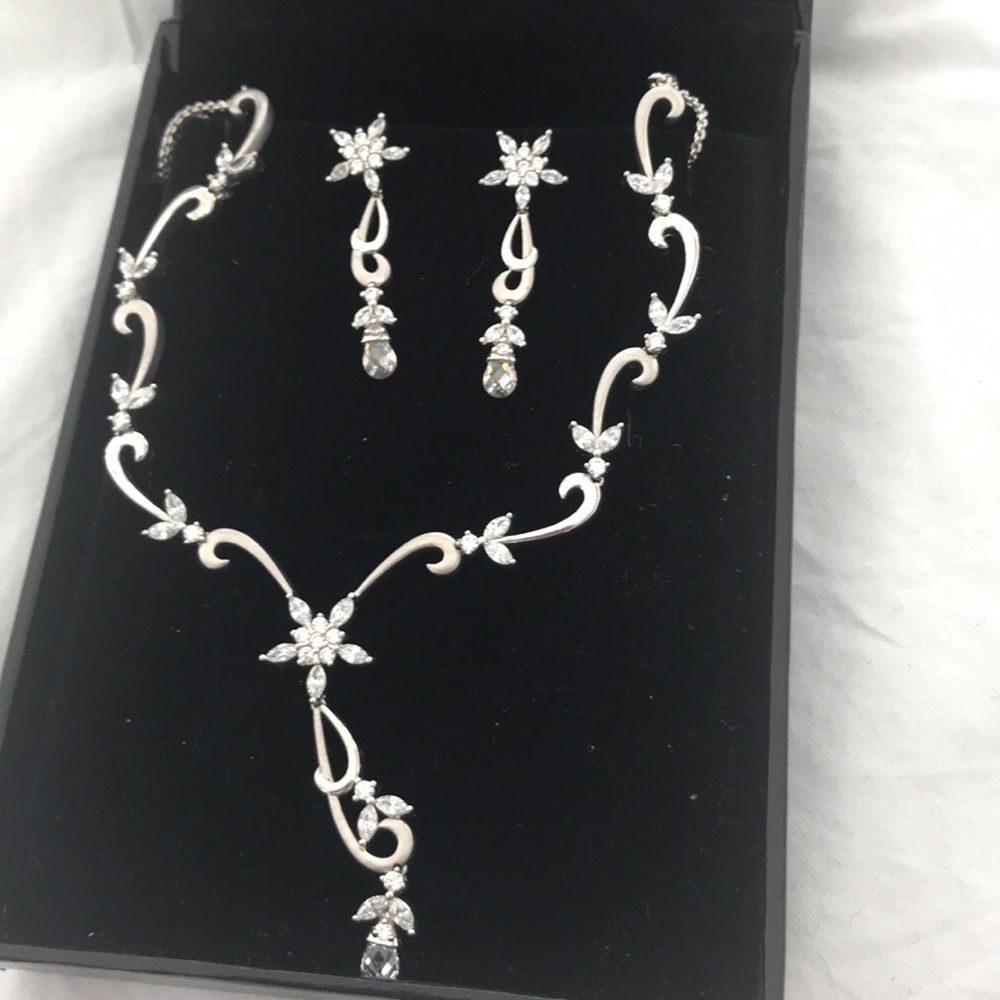 New set  in Brushed silver